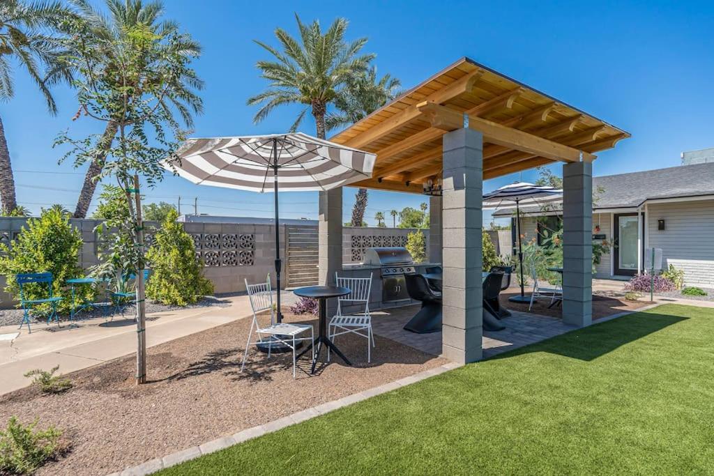 Ash And Ko Aparthotel Phoenix Exterior photo